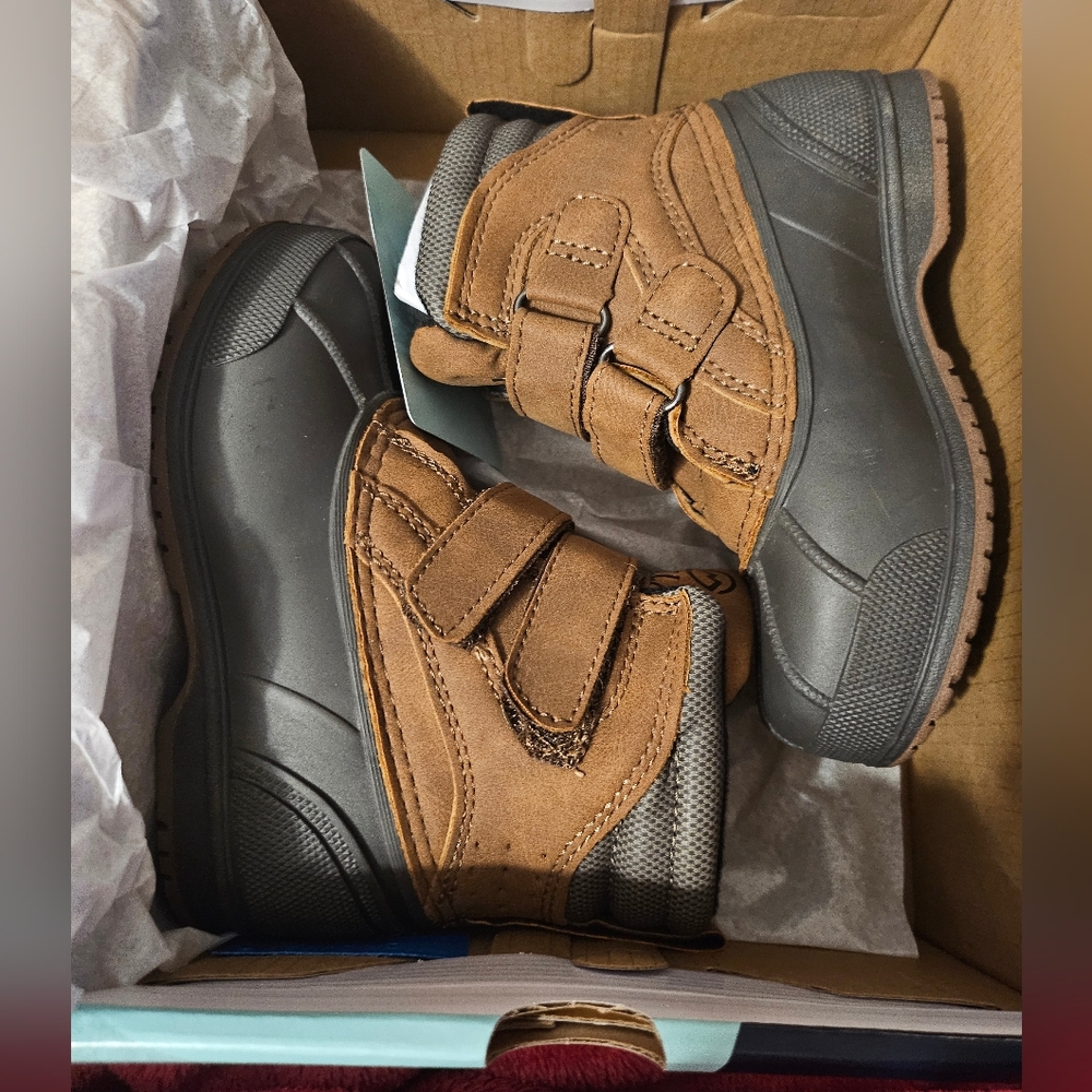Size 7- Magellan Outdoors Toddlers' All Weather Duck Boots